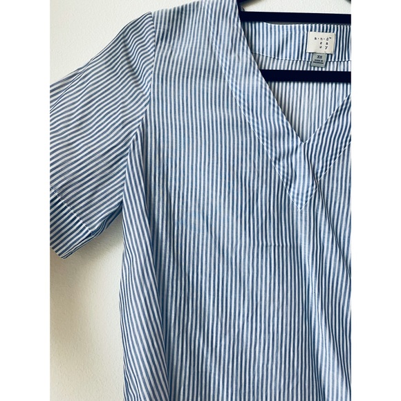 V neck cropped top - Picture 2 of 4